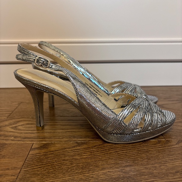 Nine West dark silver strap pumps, brand new, size 7 - Picture 2 of 5
